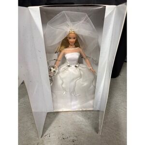 Blushing Bride Barbie Doll Wedding Dress Veil Bouquet Gift New In Box